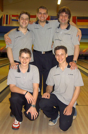 42_Team_Strangers_300